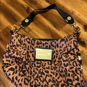 Super fun tan leopard Betseyville bag